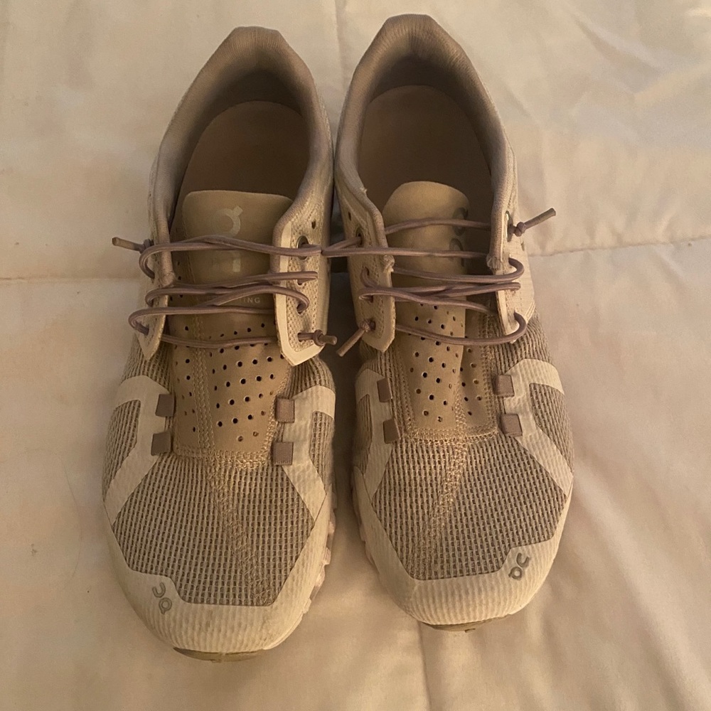 NEW W/O TAGS ON Running Shoes